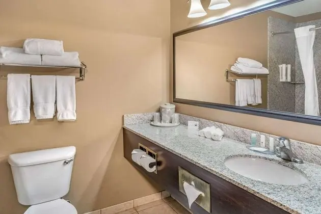 Clarion Inn & Suites Medford