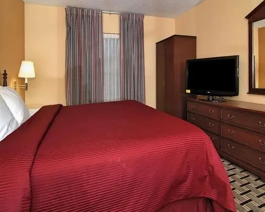 Clarion Inn & Suites Northwest
