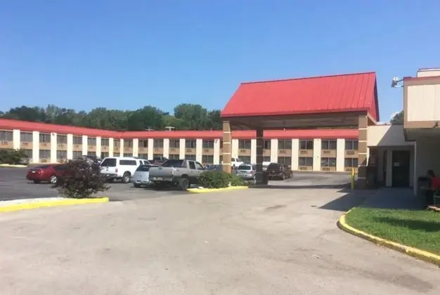Clarion Inn & Suites Norton Shores