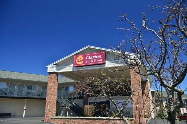 Clarion Inn & Suites at the Outlets of Lake George