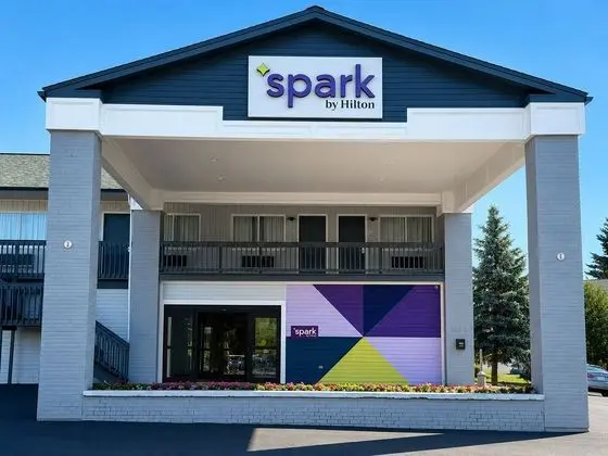 Clarion Inn & Suites at the Outlets of Lake George - Öne Çıkan Resim