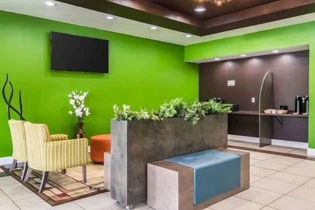 Clarion Inn & Suites Russellville I-40 - Lobi