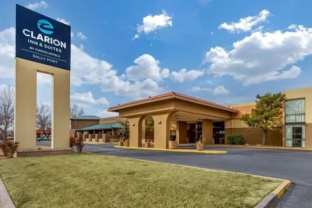 Clarion Inn & Suites Sally Port