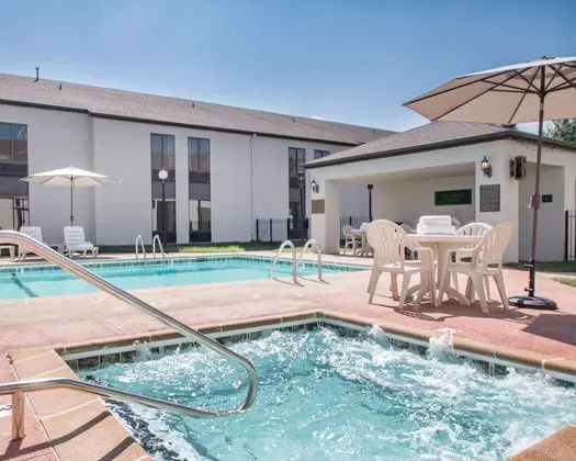 Clarion Inn & Suites Springfield