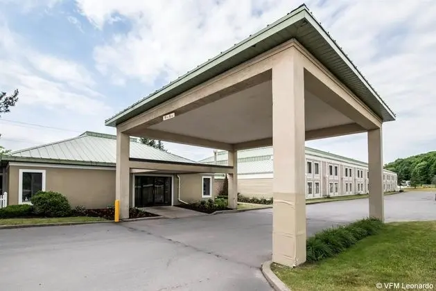 Clarion Inn & Suites - University Area