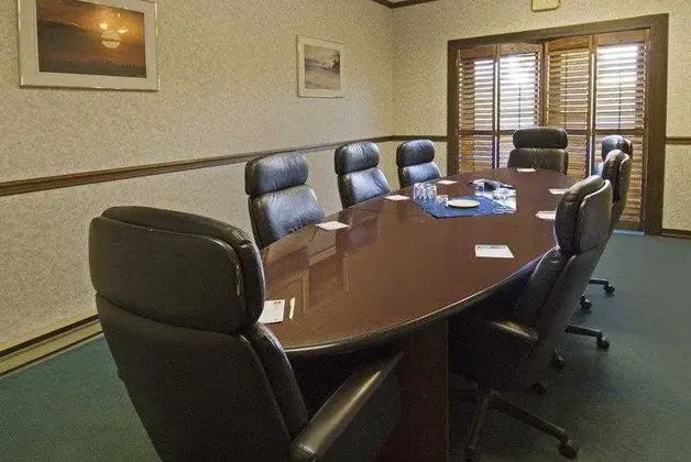 Clarion Lakeside Inn & Conference Centre
