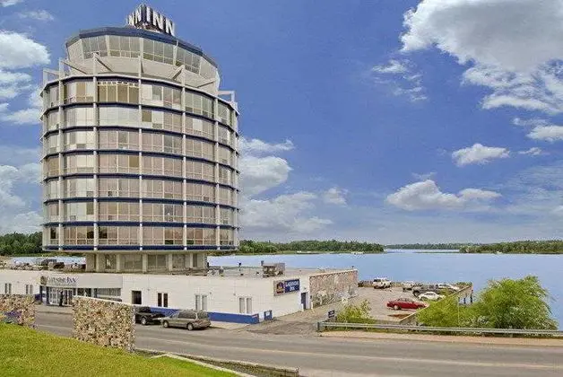Clarion Lakeside Inn & Conference Centre