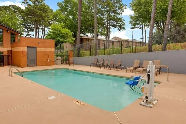 Clarion Pointe Atlanta Airport College Park - Havuz