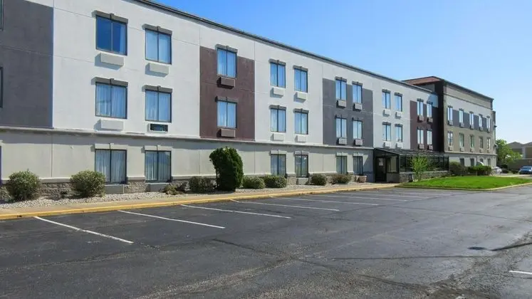 Clarion Pointe