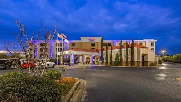 Clarion Pointe