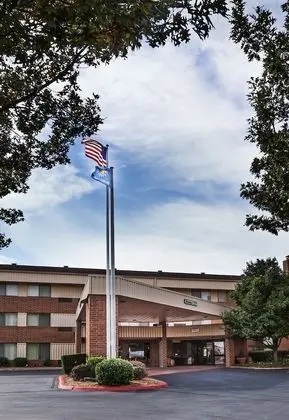 Clarion Pointe OKC Airport - Dış Mekan