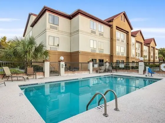 Clarion Pointe Savannah Gateway I-95 - Dış Mekan