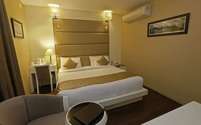 Clarks Inn Srinagar - Oda
