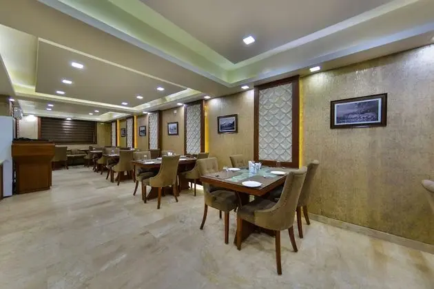 Clarks Inn Srinagar - Yerinde Yemek