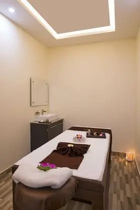 Clarks Inn Suites Katra - Spa