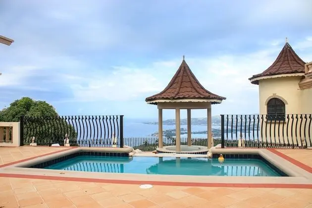 Clarridge View Guest House - Havuz