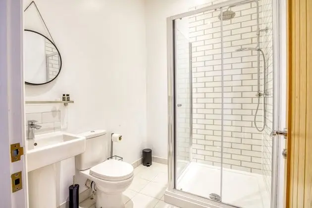 Classic 1 Bedroom King Size bed en Suite Shower Free Toiletries and Wifi in Central Lincoln - Banyo Tipleri
