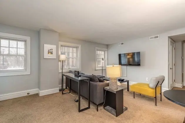 Classic CWE Apts with Full Kitchen by Zencity - Oda