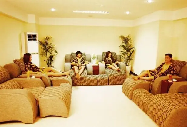 Classic Hoang Long Hotel - Spa