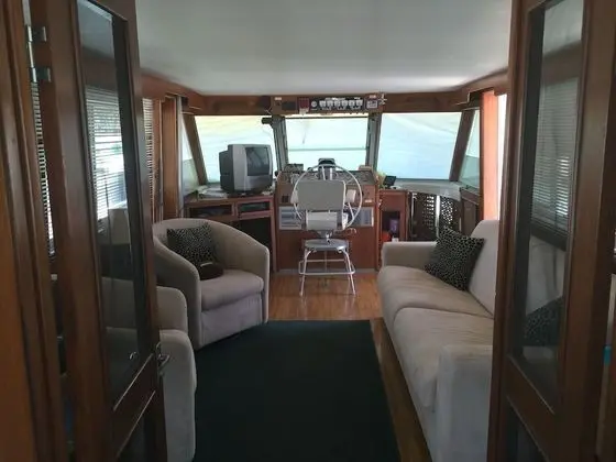 Classic Yacht Rentals at FloraBama - Lobi