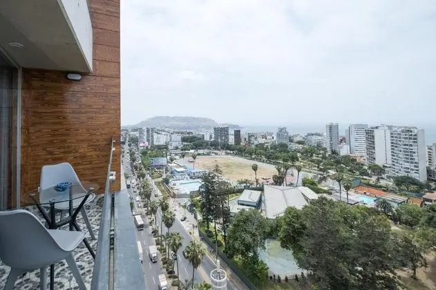 Classy 1 BR Barranco Apartment High Floor