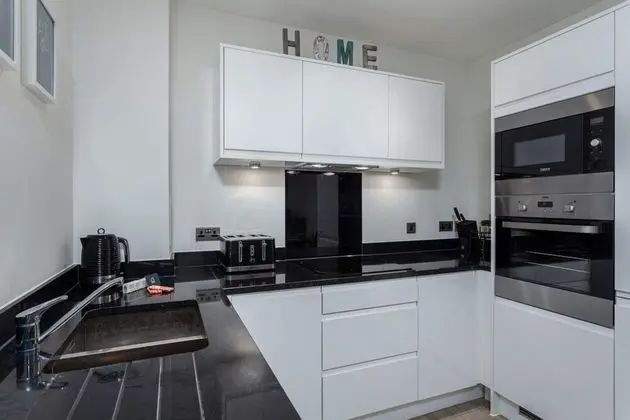 Classy Cricklewood Home - Mutfak