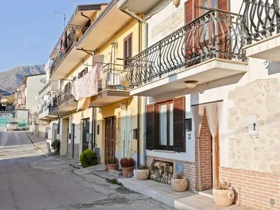 Classy Holiday Home in Aielli With Panoramic Terrace - Dış Mekan