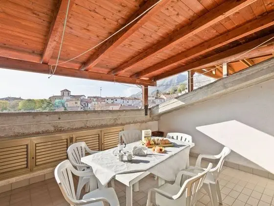 Classy Holiday Home in Aielli With Panoramic Terrace - Öne Çıkan Resim