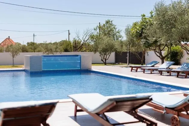 Classy Holiday Home in Galovac With Swimming Pool - Havuz