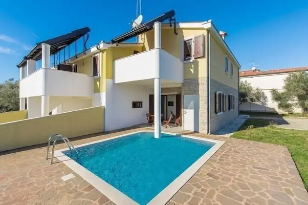 Classy Holiday Home in Novigrad With Private Pool - Havuz