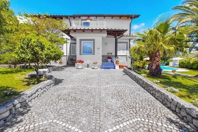 Villa Claudia With Private Pool Sea View Jacuzzi Garden and Parking - Oda