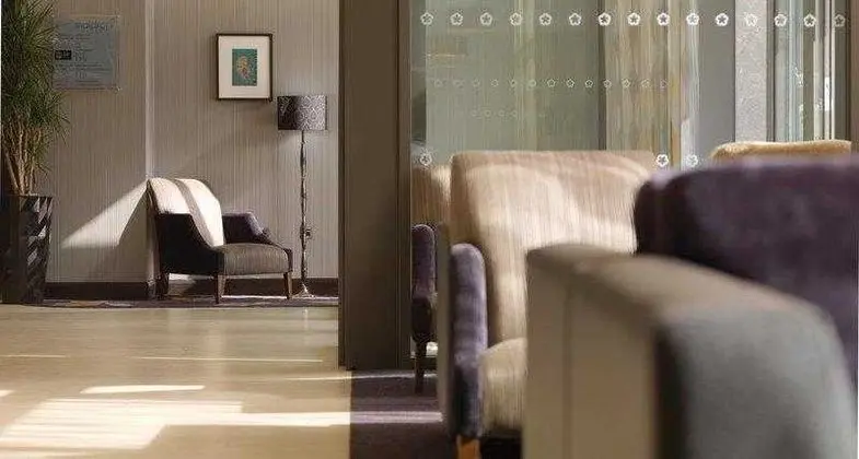Clayton Hotel Cardiff - Lobi