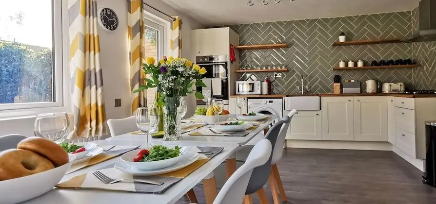 Clayton House by Your Lettings UK - Öne Çıkan Resim