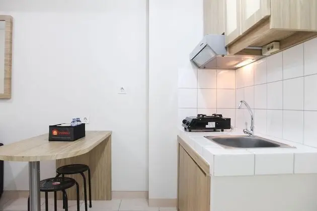 Clean 2BR Apartment @ Springlake Summarecon Bekasi Apartment - Mutfak