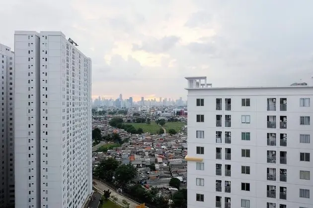 Clean 2BR Bassura City Apartment