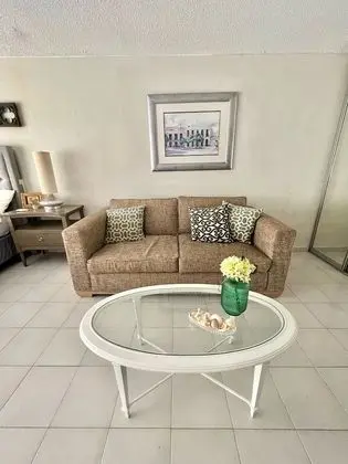 Clean Studio Condo With Free Parking Near T-mobile - İç Mekan
