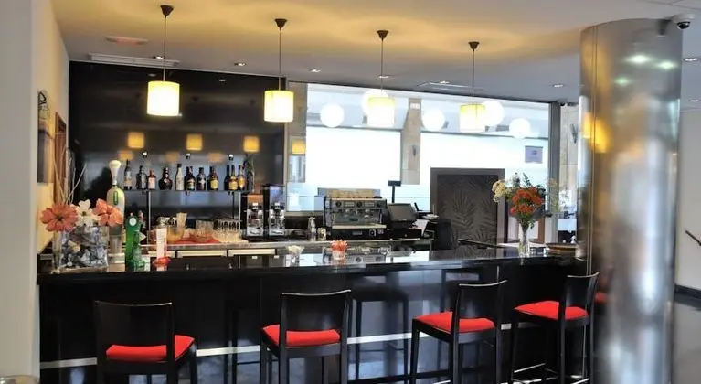 Clement Barajas - Bar