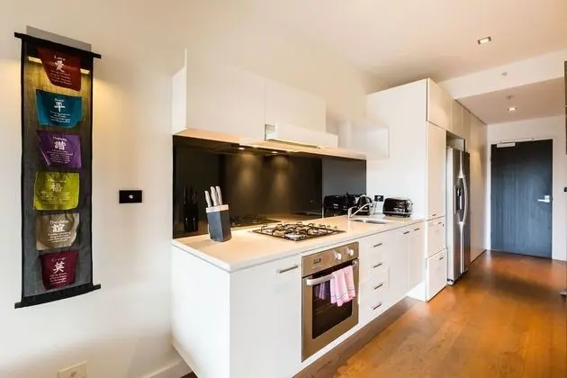 CLEO, 1BDR St.Kilda Apartment - Mutfak