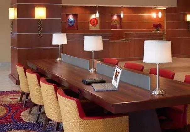 Cleveland Airport Marriott - Lobi