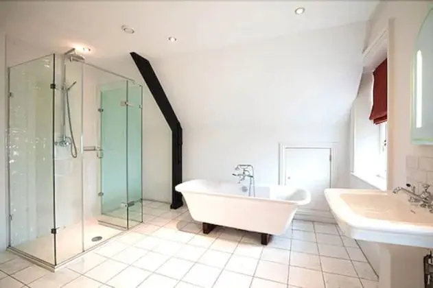 The Cleveland Tontine - Banyo Tipleri