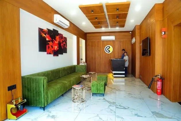 CLICK HOTEL TULSI - Lobi