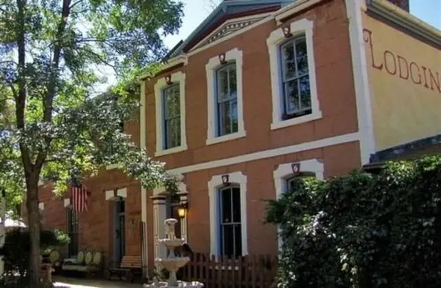 Cliff House Lodge B&B - Dış Mekan