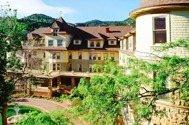 The Cliff House at Pikes Peak - Öne Çıkan Resim