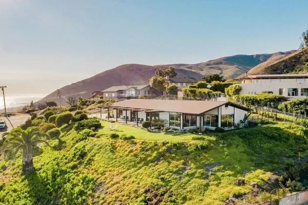 Cliffridge by Avantstay Lush Malibu Hills Estate w/ Breathtaking Ocean Views