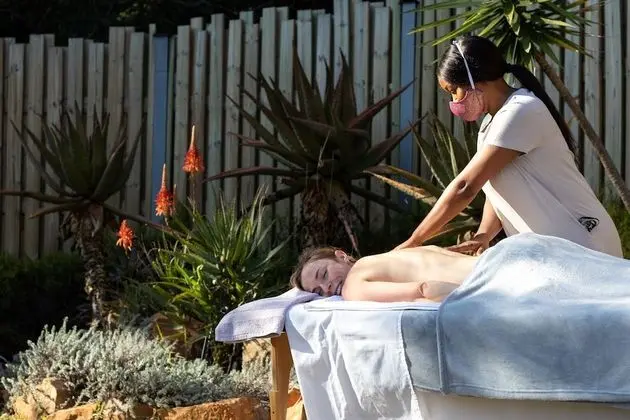 The Cliffside Boutique Getaway - Spa