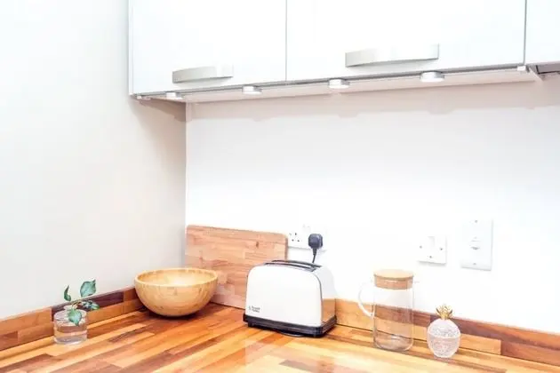 The Cliffside Chalet - Warm Modern 3bdr Riverside Home - Mutfak