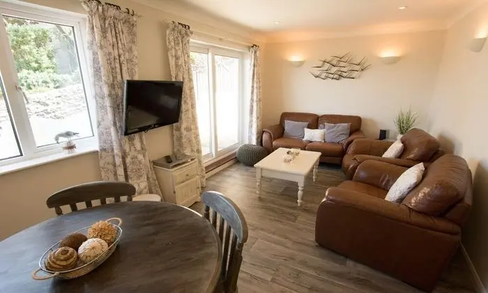 Clifton Court Apt 19 With Heated Pool