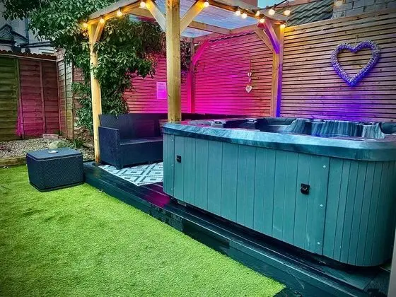 Clifton HOT TUB House by Jett Accommodation - Havuz