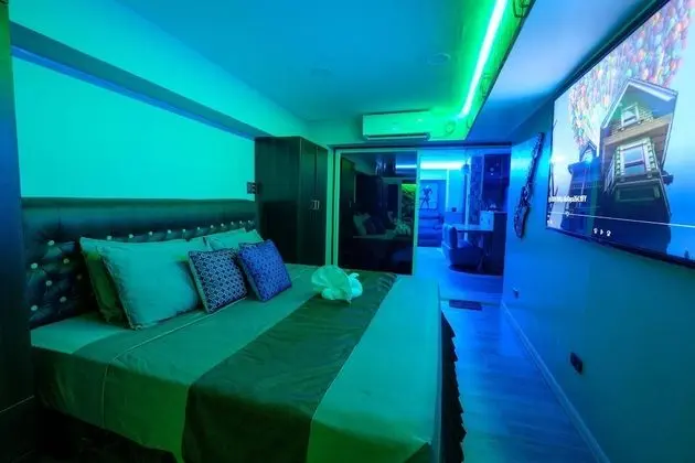 CLOCKWORKORANGE Luxury Suites - Oda