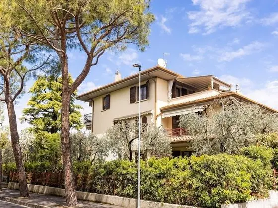 Cloistered Apartment in Sirmione near Lake - Dış Mekan